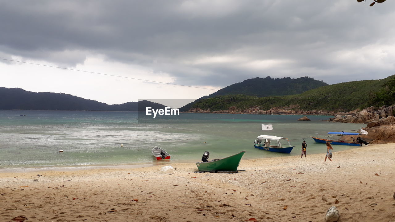 SCENIC VIEW OF BEACH AND MOUNTAINS AGAINST SKY