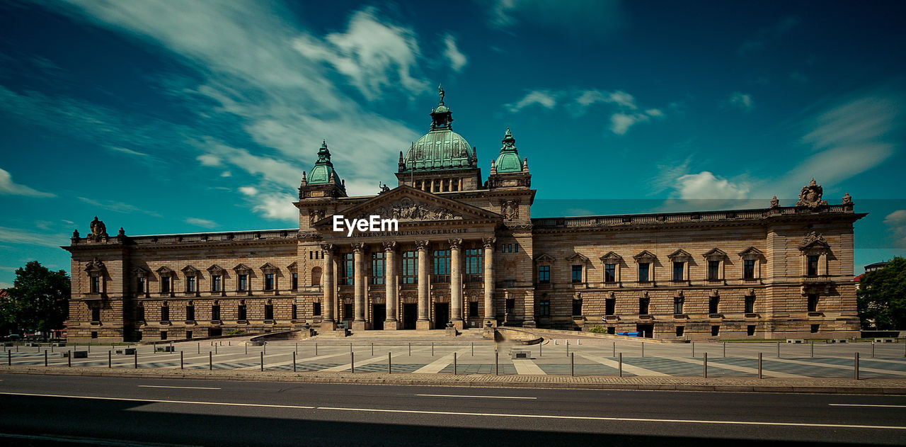 VIEW OF HISTORICAL BUILDING AGAINST SKY