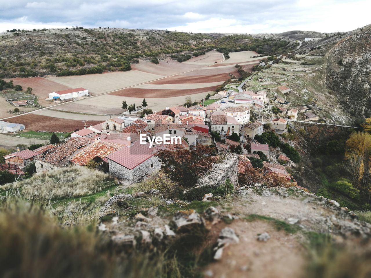 HIGH ANGLE VIEW OF LANDSCAPE