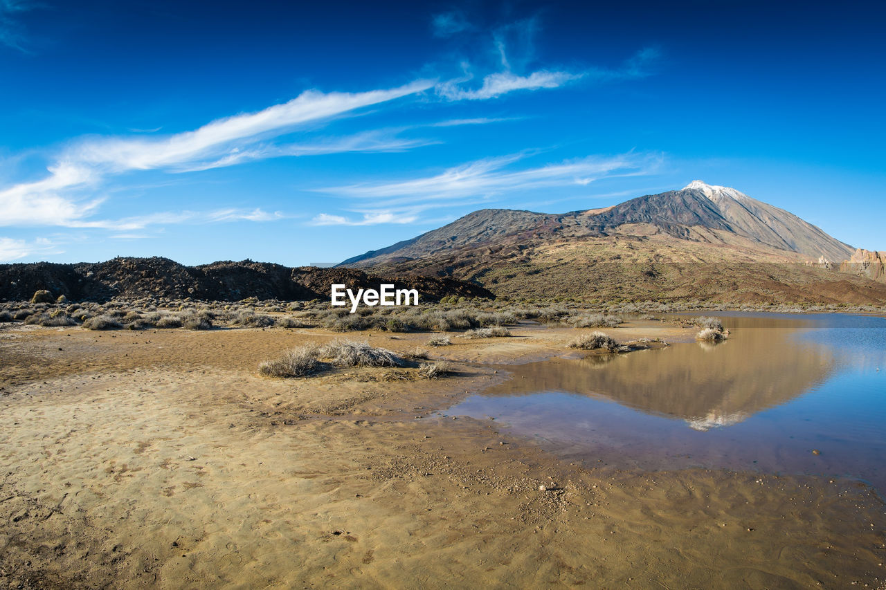 SCENIC VIEW OF LAKE AND MOUNTAIN AGAINST SKY