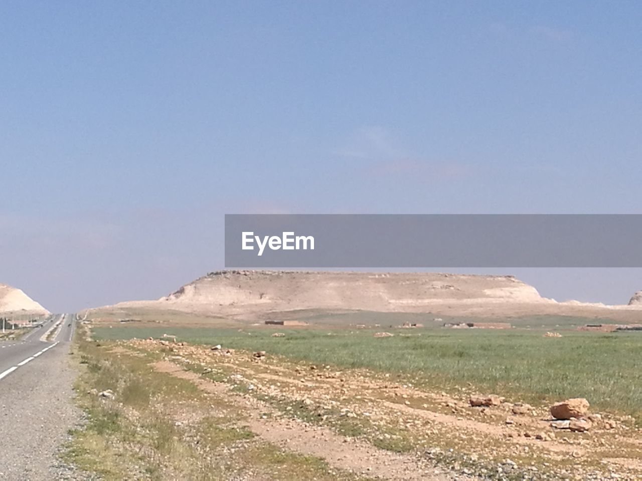 SCENIC VIEW OF LANDSCAPE AND MOUNTAINS AGAINST SKY