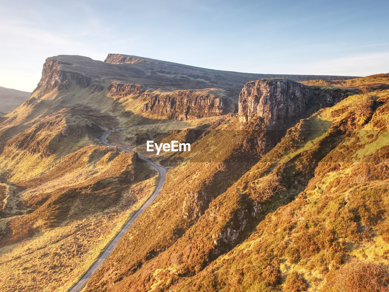 Sunny quiraing mountains. hilly landscape of isle of skye, scottish highlands. breathtaking view