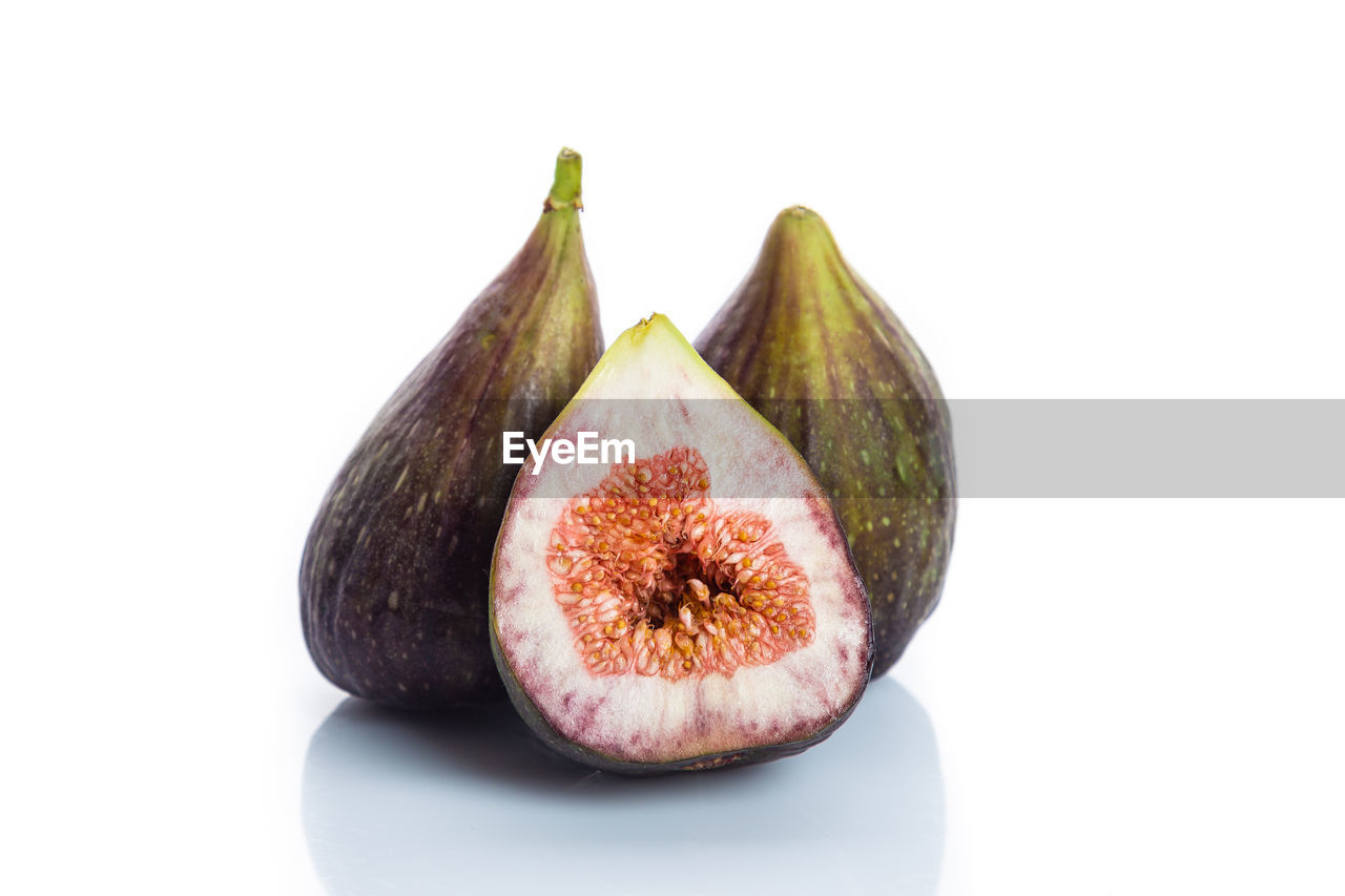 common fig, food and drink, food, plant, healthy eating, wellbeing, freshness, fruit, produce, studio shot, cut out, white background, cross section, no people, indoors, slice, fig, seed, ripe, organic, halved, close-up, tropical fruit