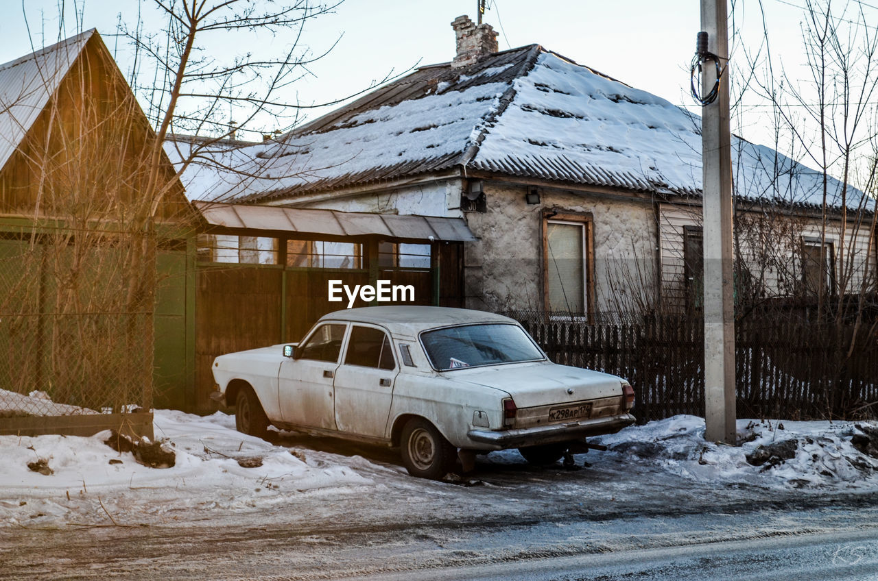 CAR IN SNOW