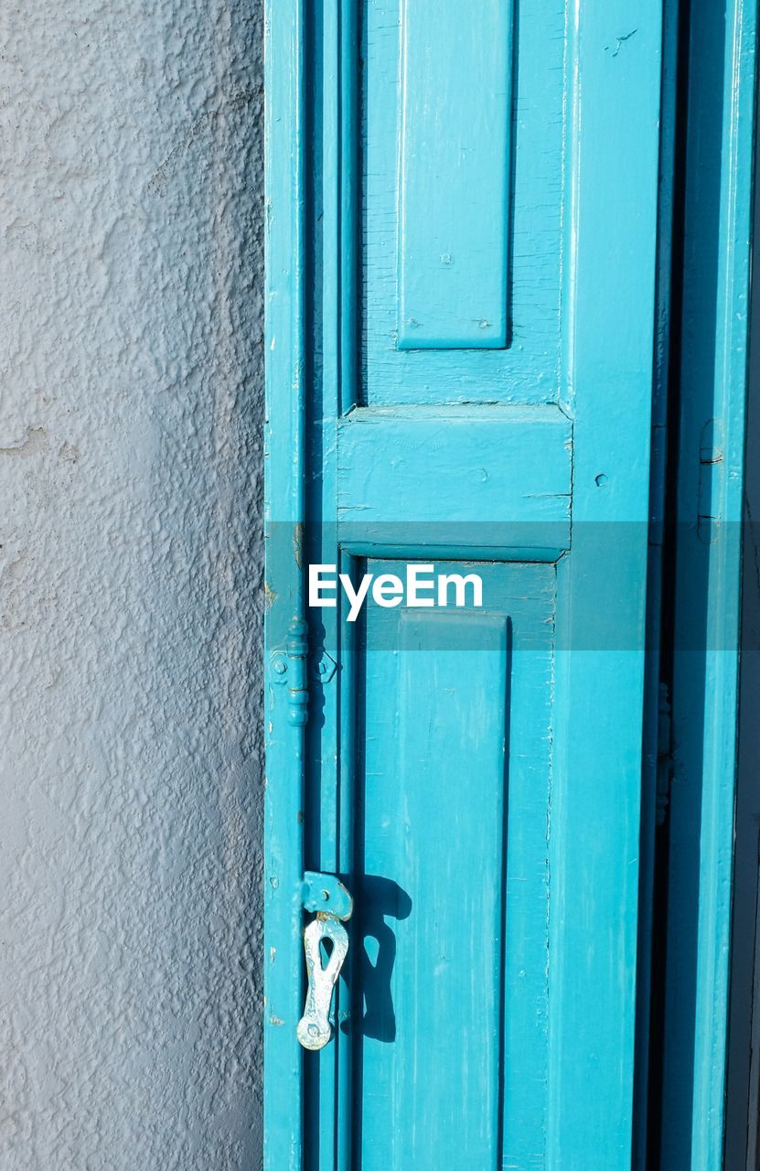 FULL FRAME SHOT OF CLOSED DOOR
