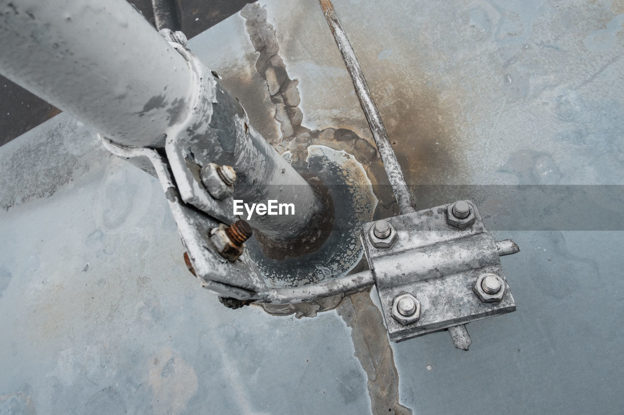 HIGH ANGLE VIEW OF WATER FLOWING FROM PIPE ON WALL