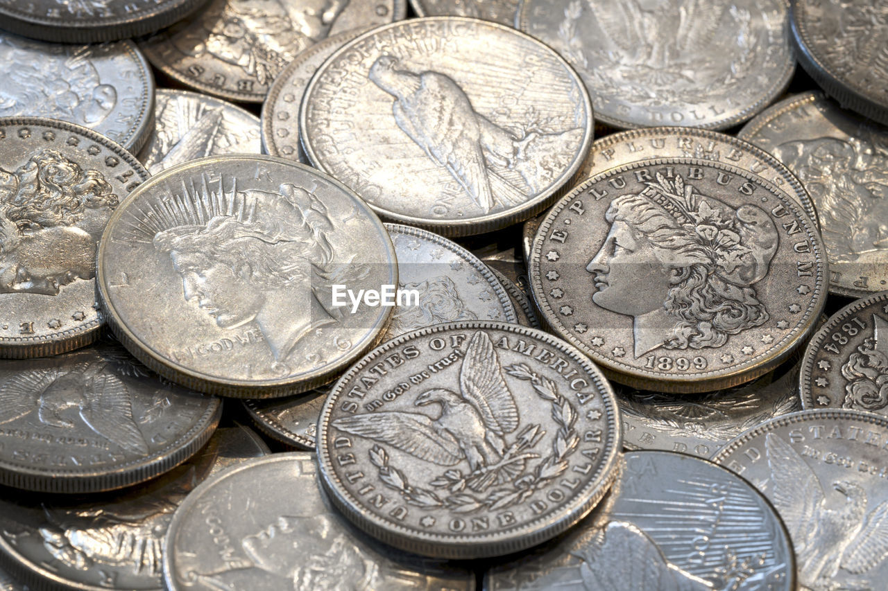 HIGH ANGLE VIEW OF COINS ON TABLE