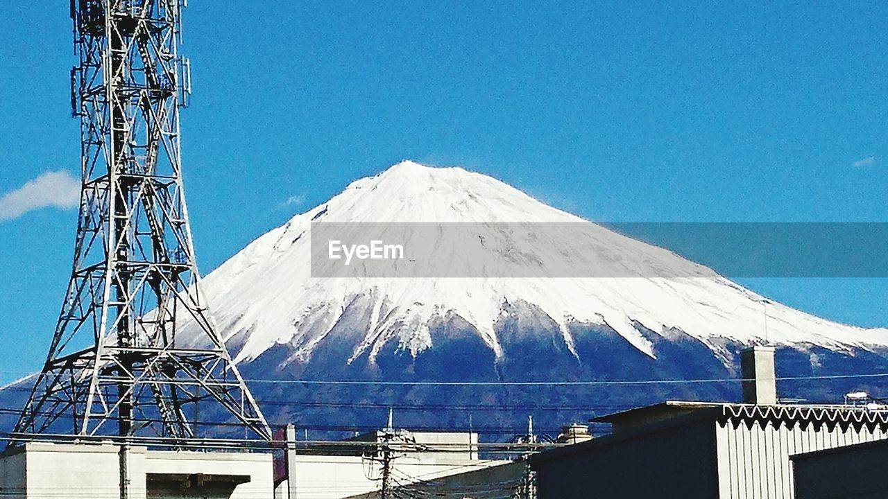 LOW ANGLE VIEW OF BUILT STRUCTURE AGAINST BLUE SKY