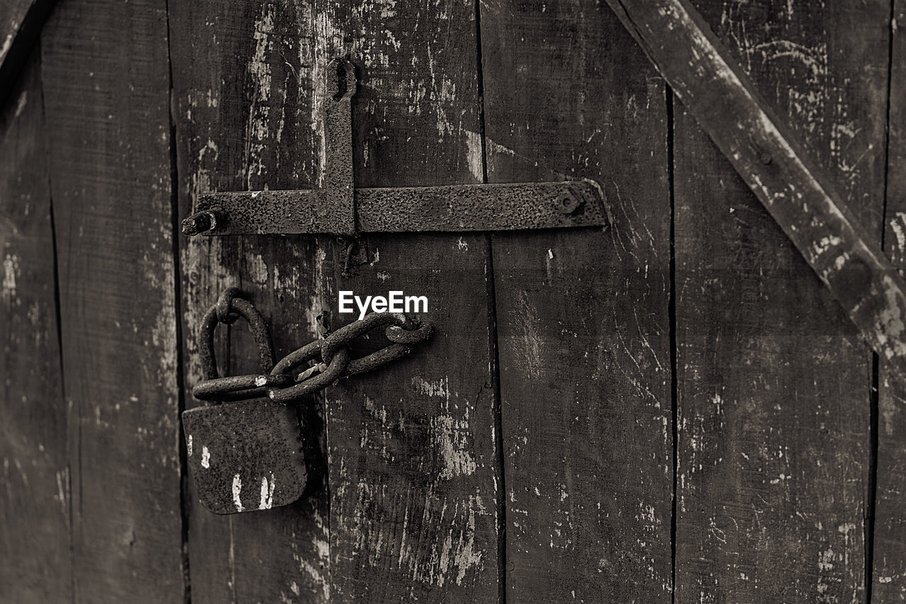 CLOSE-UP OF DOOR