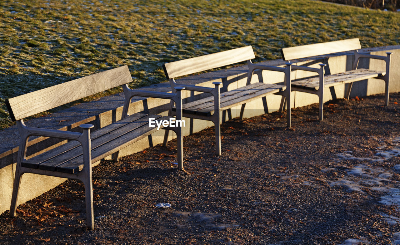 HIGH ANGLE VIEW OF EMPTY CHAIRS ON TABLE AT BEACH