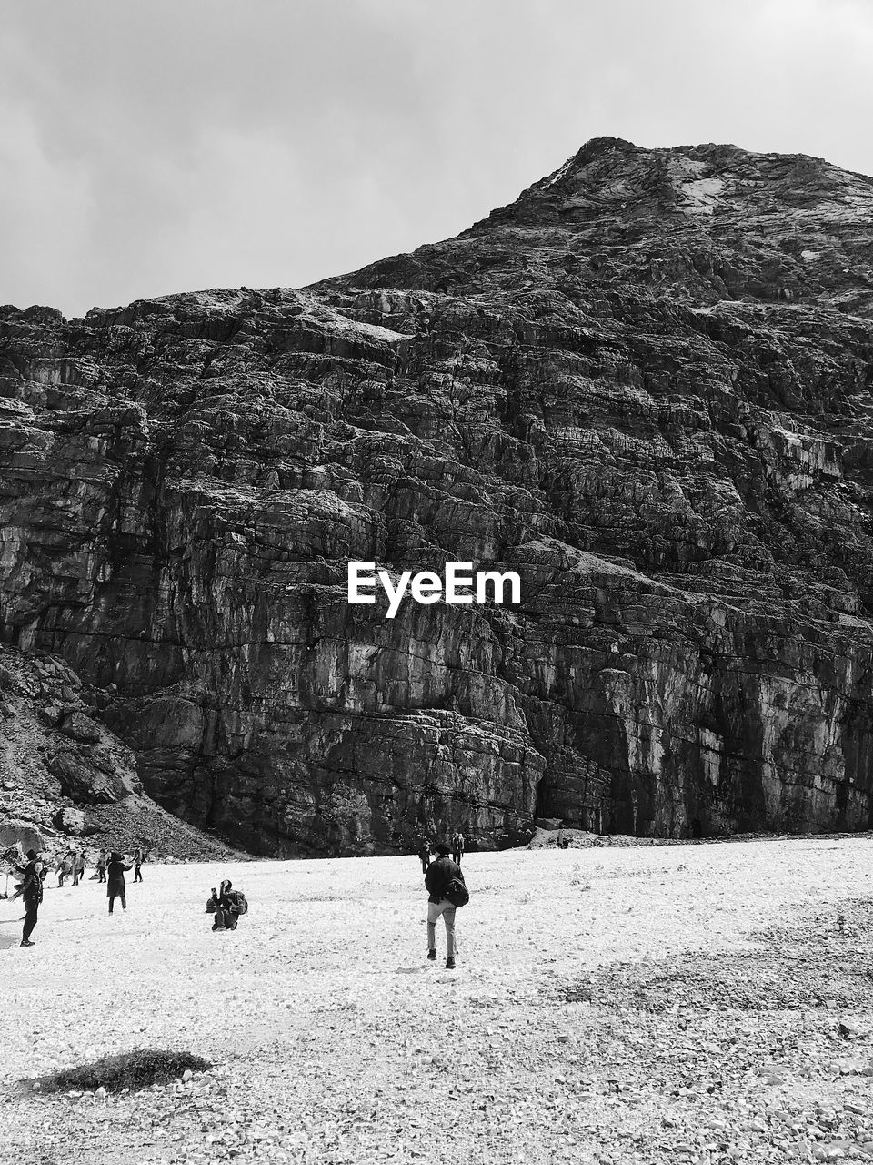 FULL LENGTH OF WOMAN STANDING ON ROCK