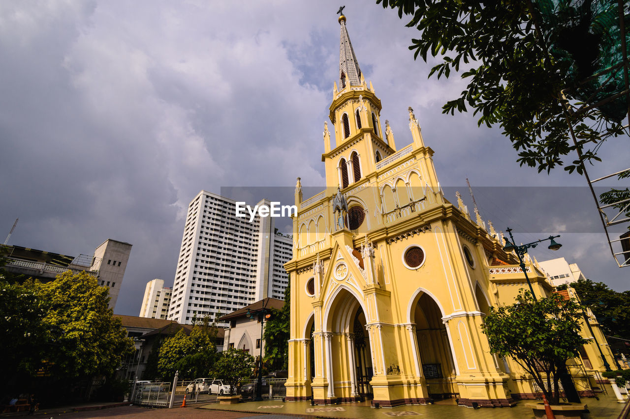 Holy rosary church crown of roses on the chao phraya, thailand