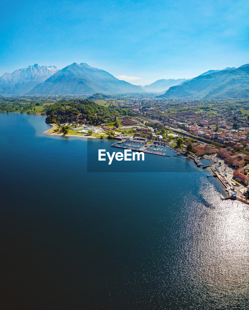 SCENIC VIEW OF LAKE AGAINST MOUNTAINS