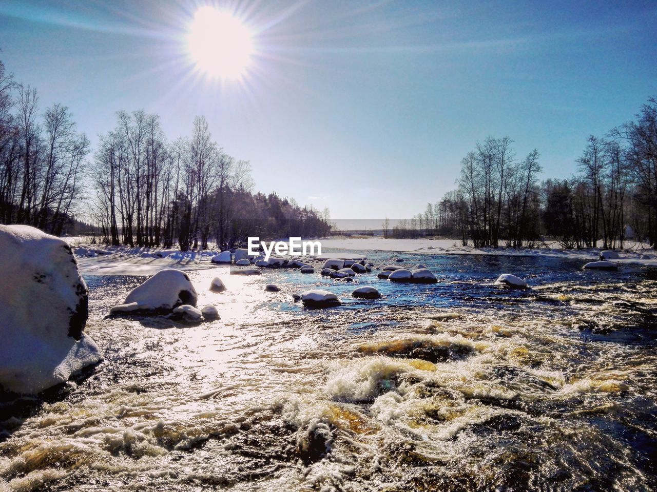 SCENIC VIEW OF FROZEN LAKE AGAINST SKY