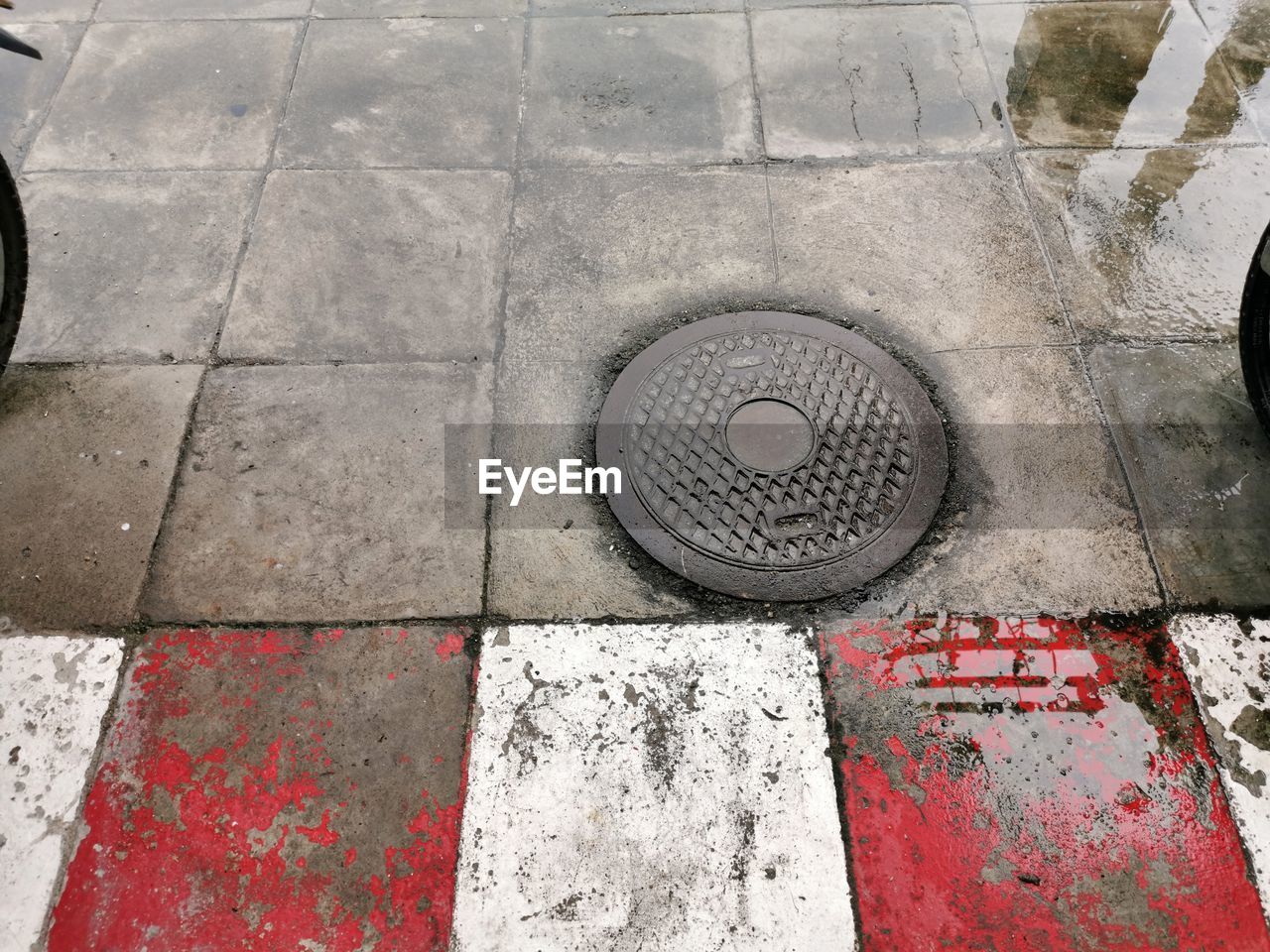 HIGH ANGLE VIEW OF MANHOLE ON STREET