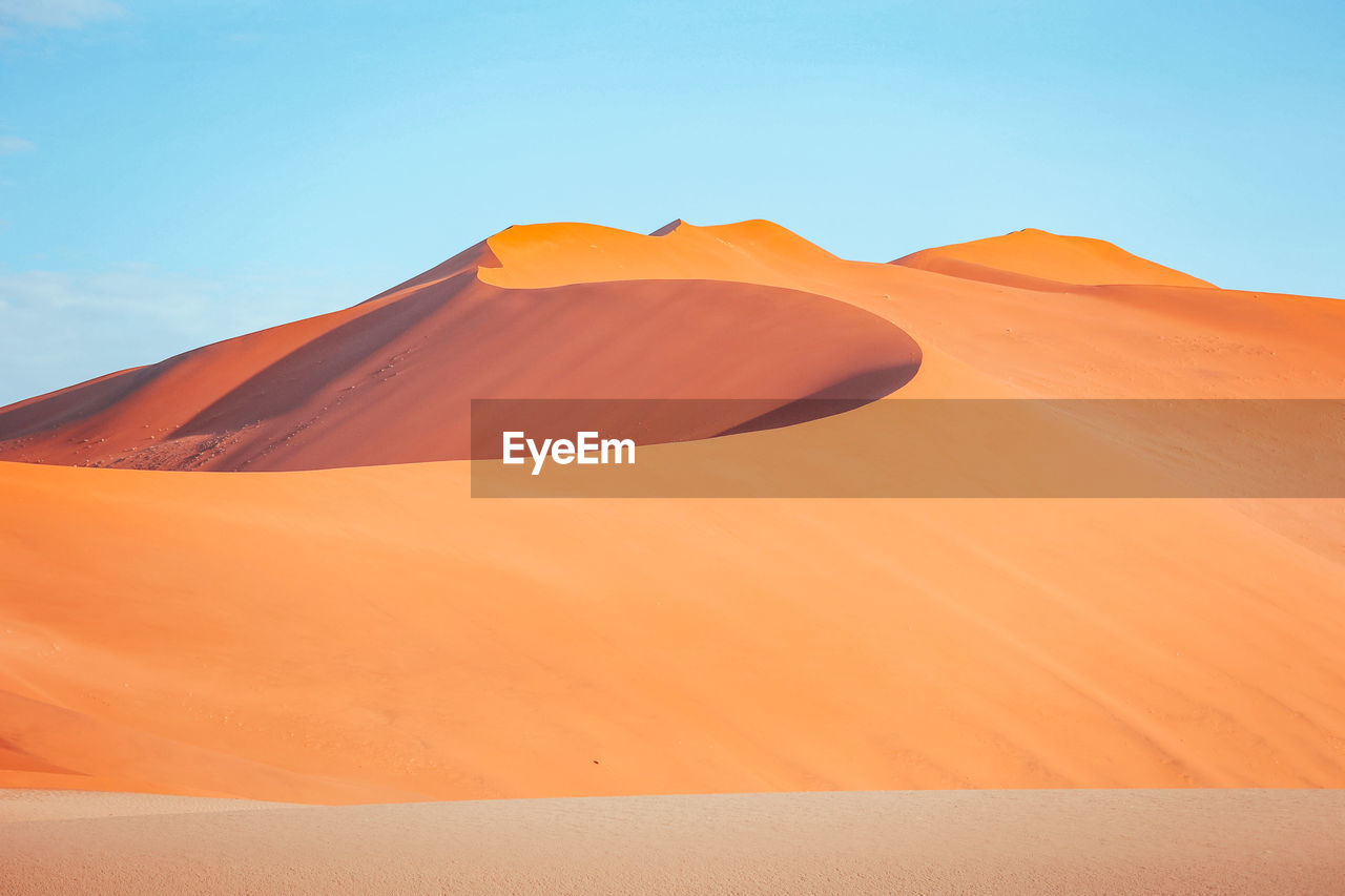 Morning light on the sand dunes in sossusvlei in the namib desert, namibia.