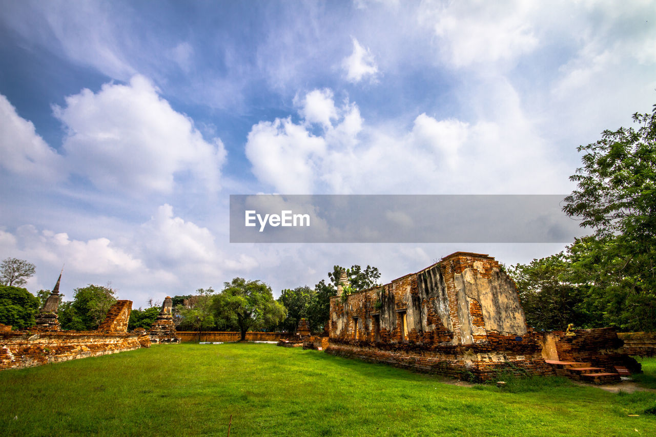 PANORAMIC VIEW OF OLD RUINS AGAINST SKY