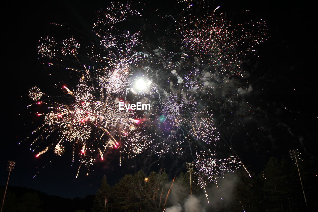 LOW ANGLE VIEW OF FIREWORKS IN SKY AT NIGHT