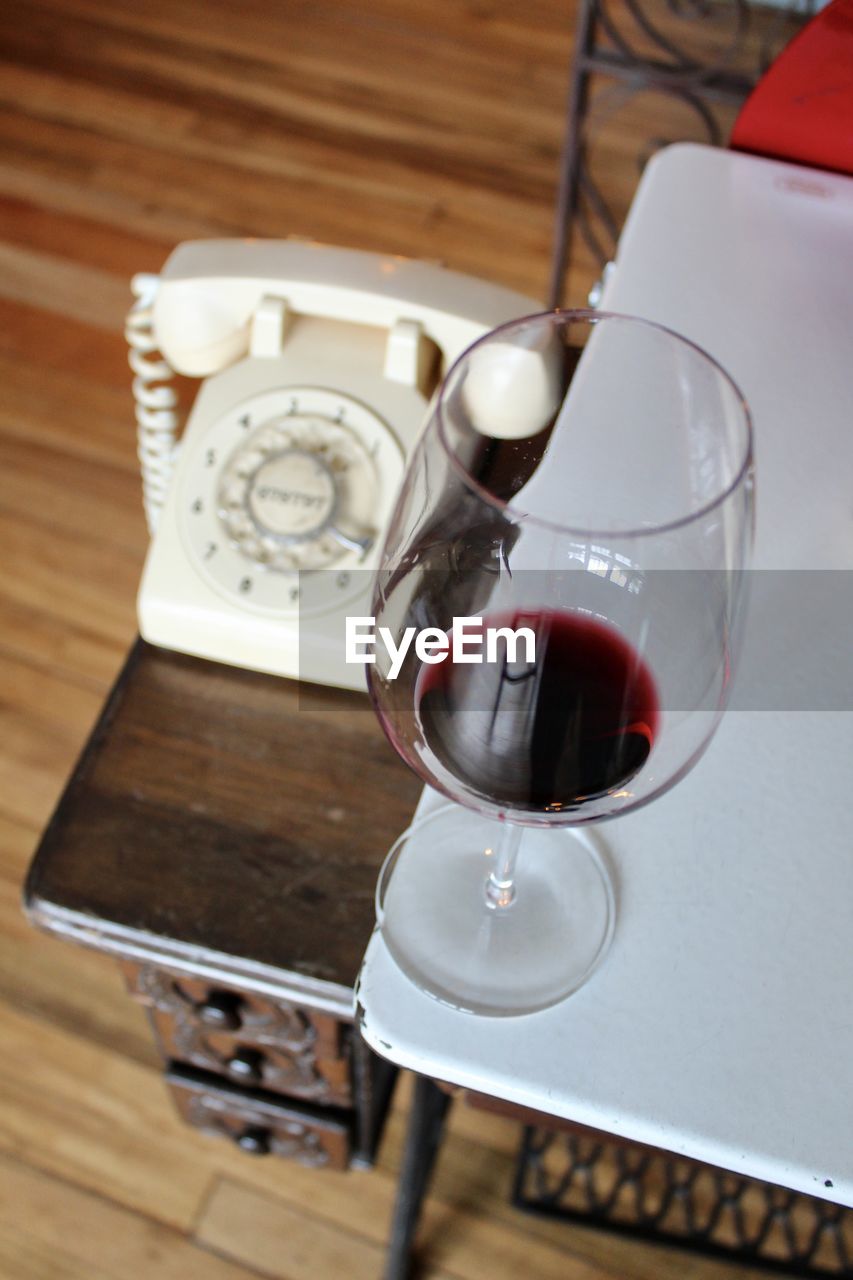 CLOSE-UP OF WINE GLASSES ON TABLE