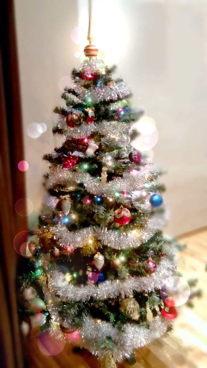 CLOSE-UP OF ILLUMINATED CHRISTMAS TREE AT HOME