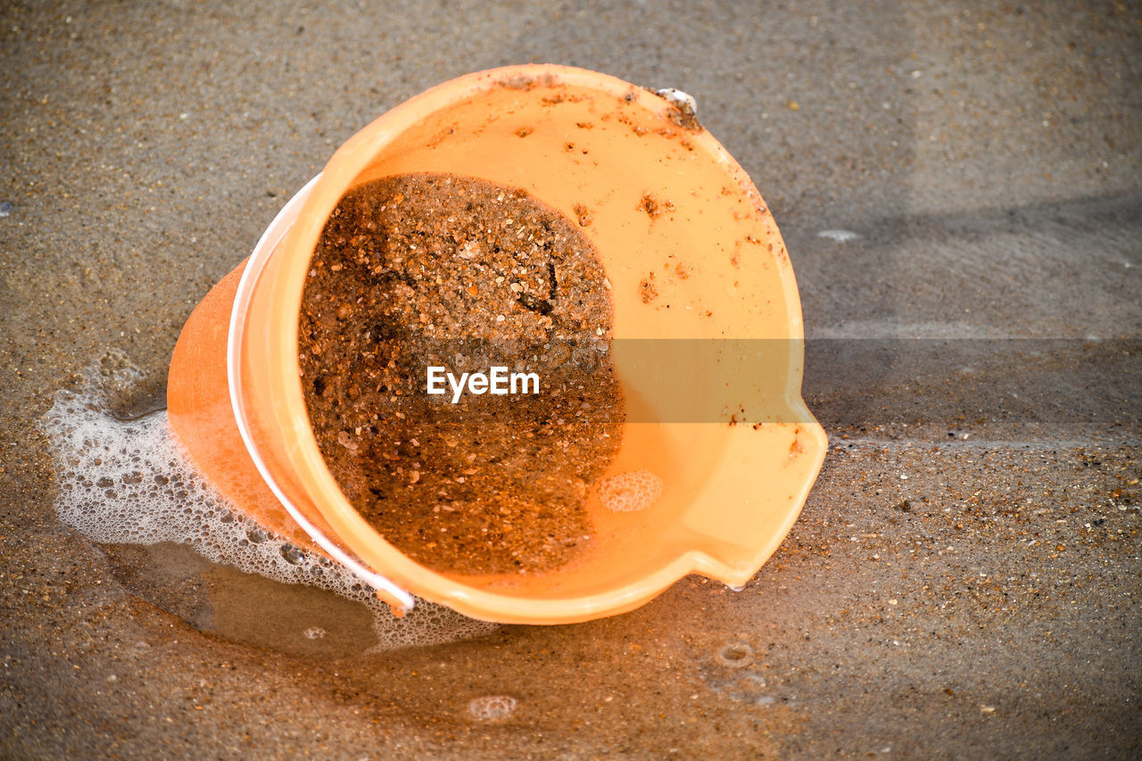 HIGH ANGLE VIEW OF ICE CREAM IN GLASS