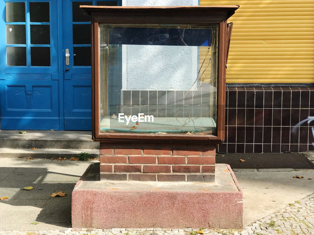 Exterior of building with an empty shop display case