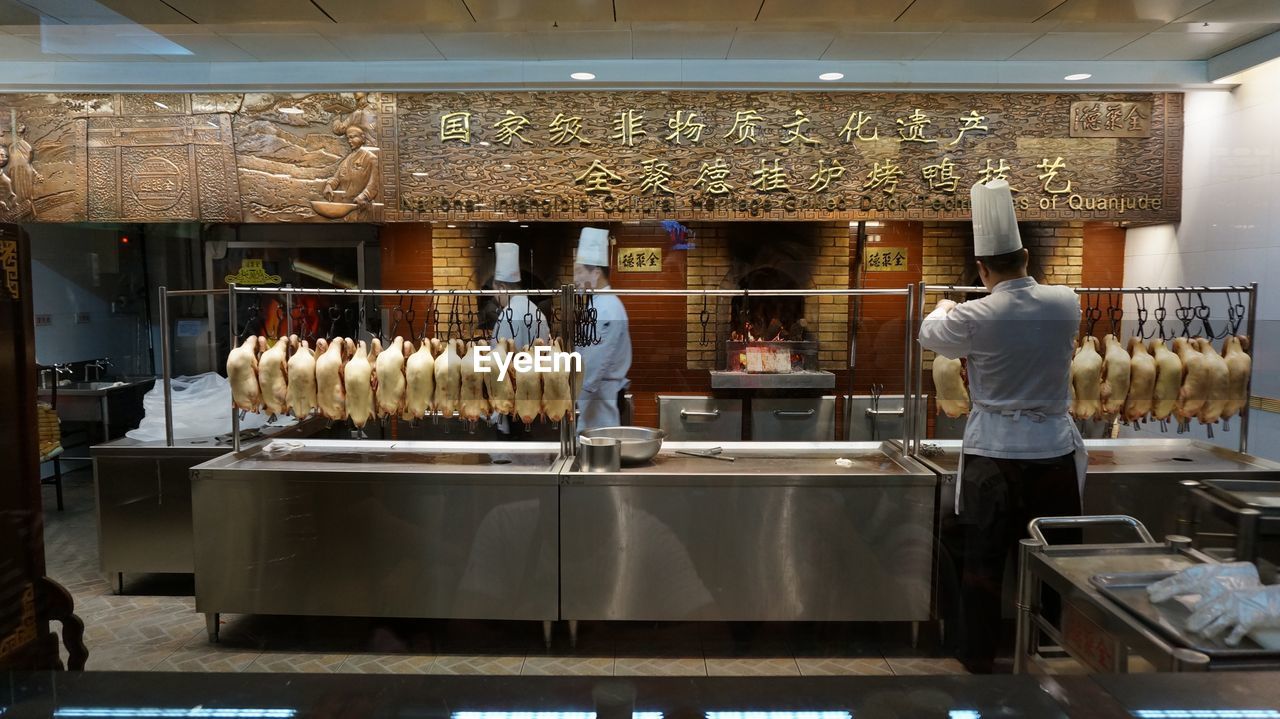 VEGETABLES ON DISPLAY AT RESTAURANT