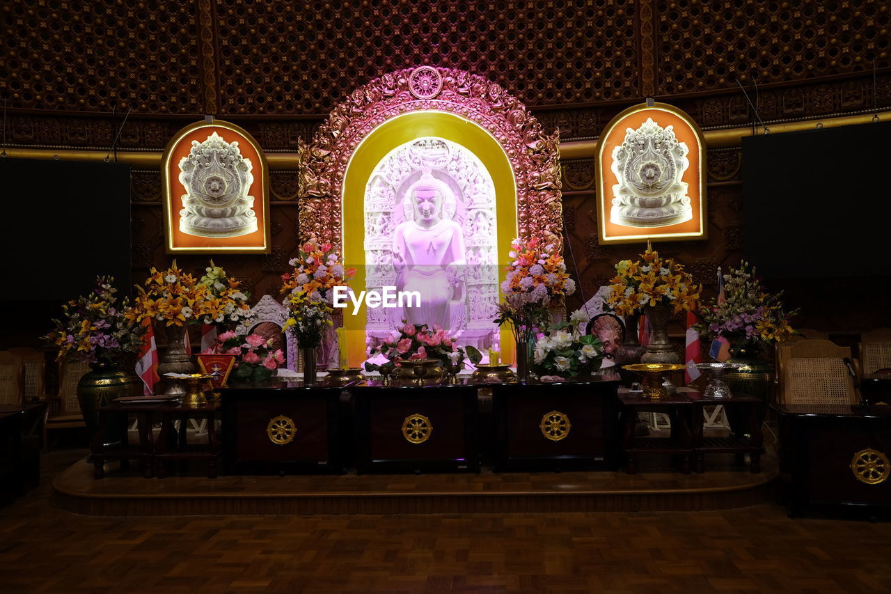 VIEW OF BUDDHA STATUES