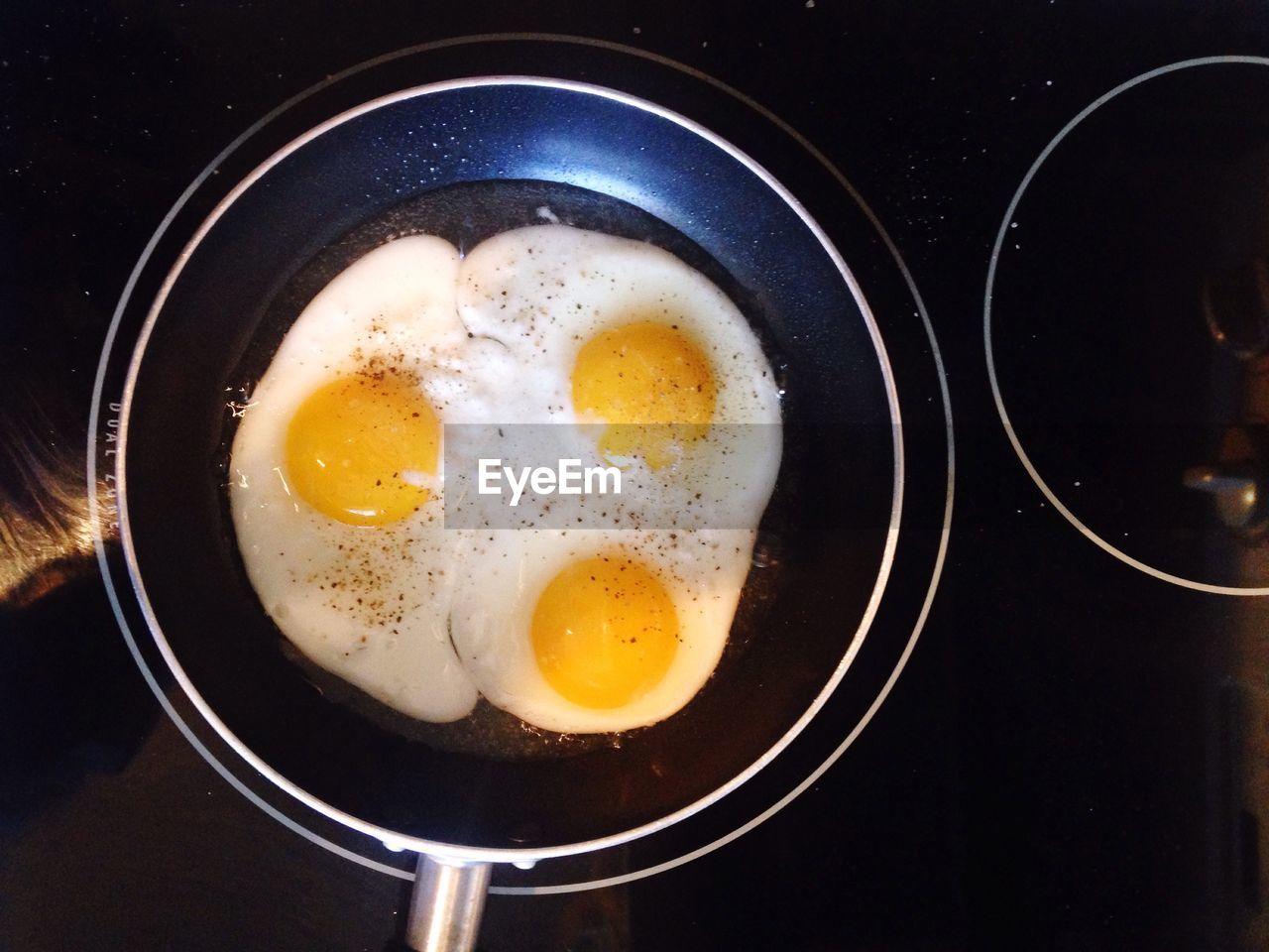 HIGH ANGLE VIEW OF BREAKFAST IN FRYING PAN