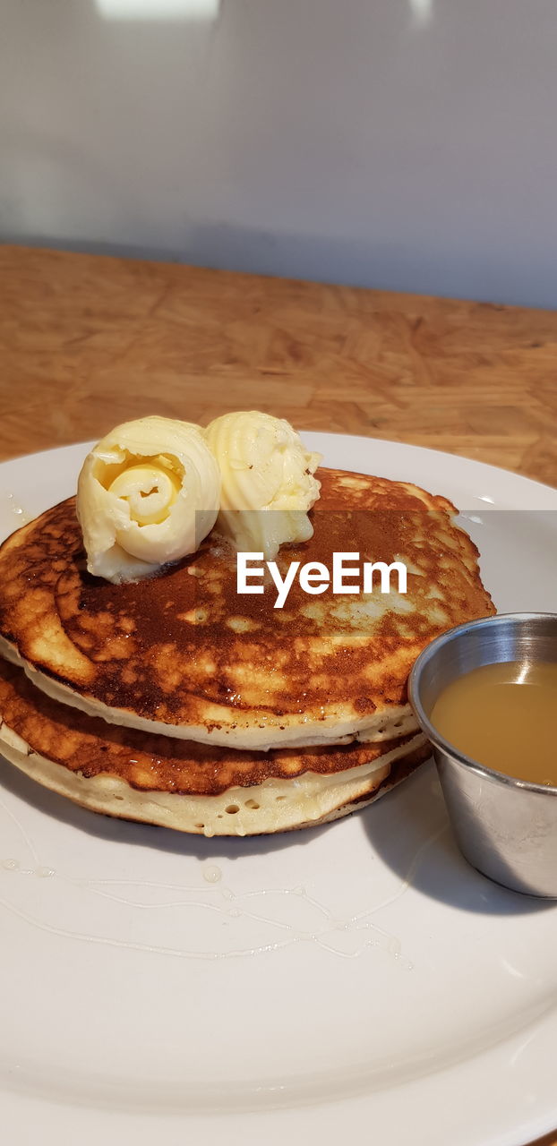 CLOSE-UP OF BREAKFAST SERVED ON PLATE