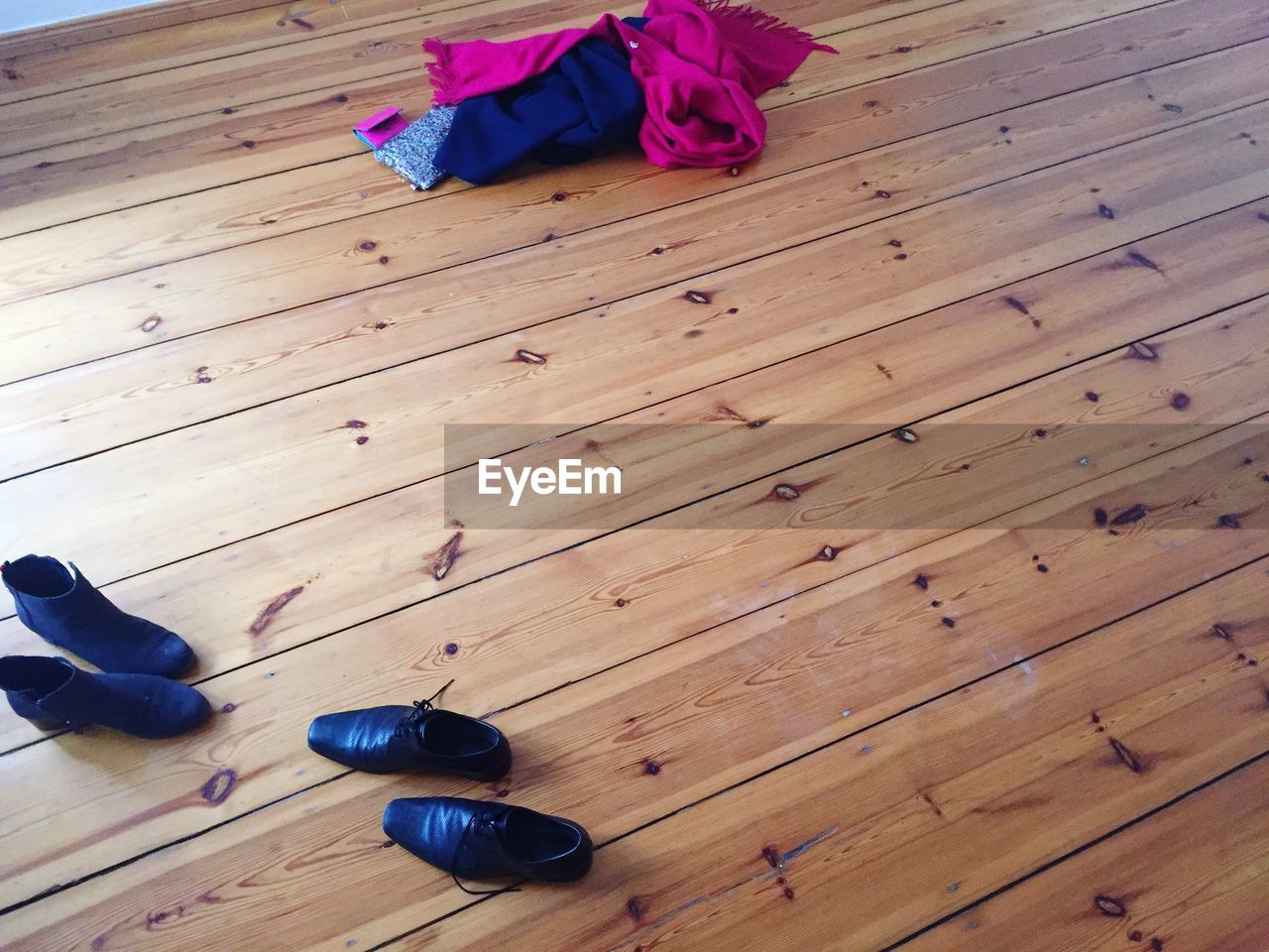 CLOSE-UP OF WOODEN FLOOR IN THE DARK