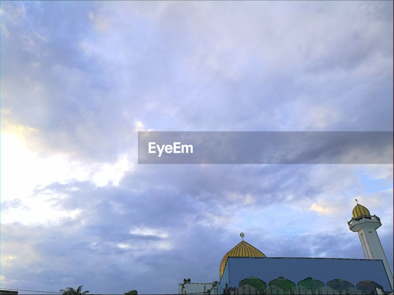 LOW ANGLE VIEW OF CLOUDY SKY