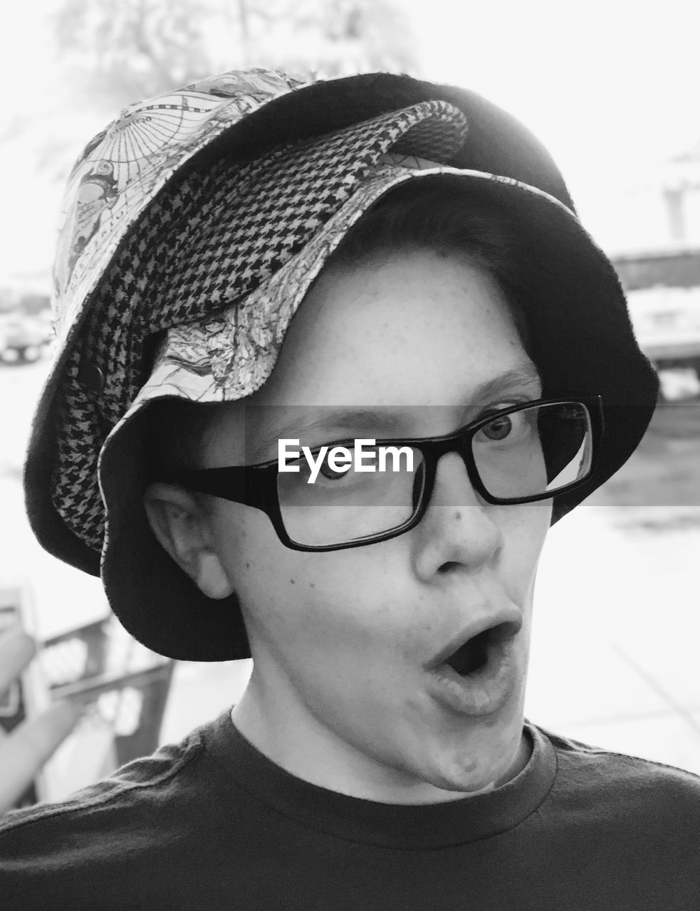 PORTRAIT OF TEENAGE BOY WEARING HAT