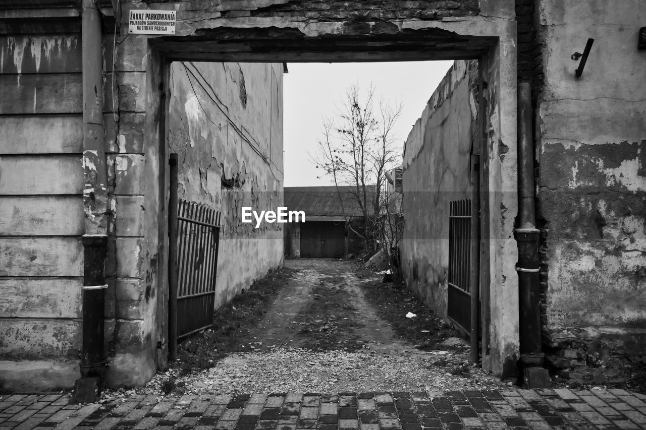 EMPTY ALLEY AMIDST HOUSES