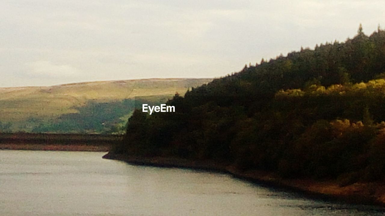 SCENIC VIEW OF RIVER AGAINST SKY