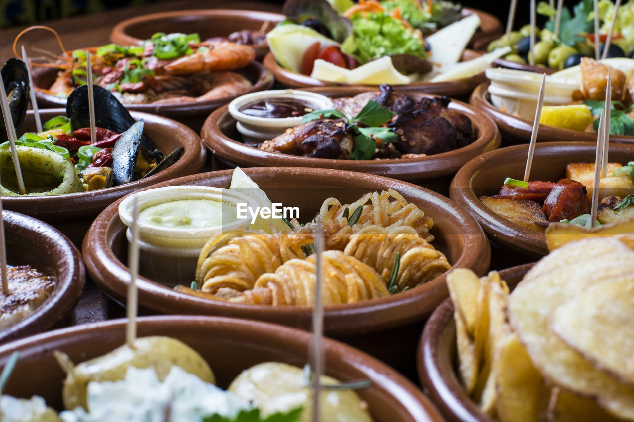 CLOSE-UP OF FOOD ON TABLE