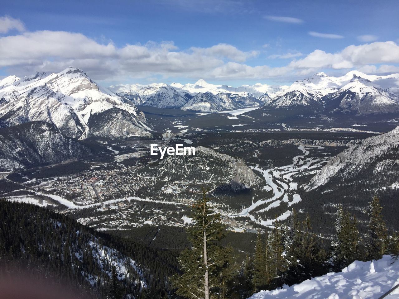 SCENIC VIEW OF SNOWCAPPED MOUNTAINS AGAINST SKY DURING WINTER