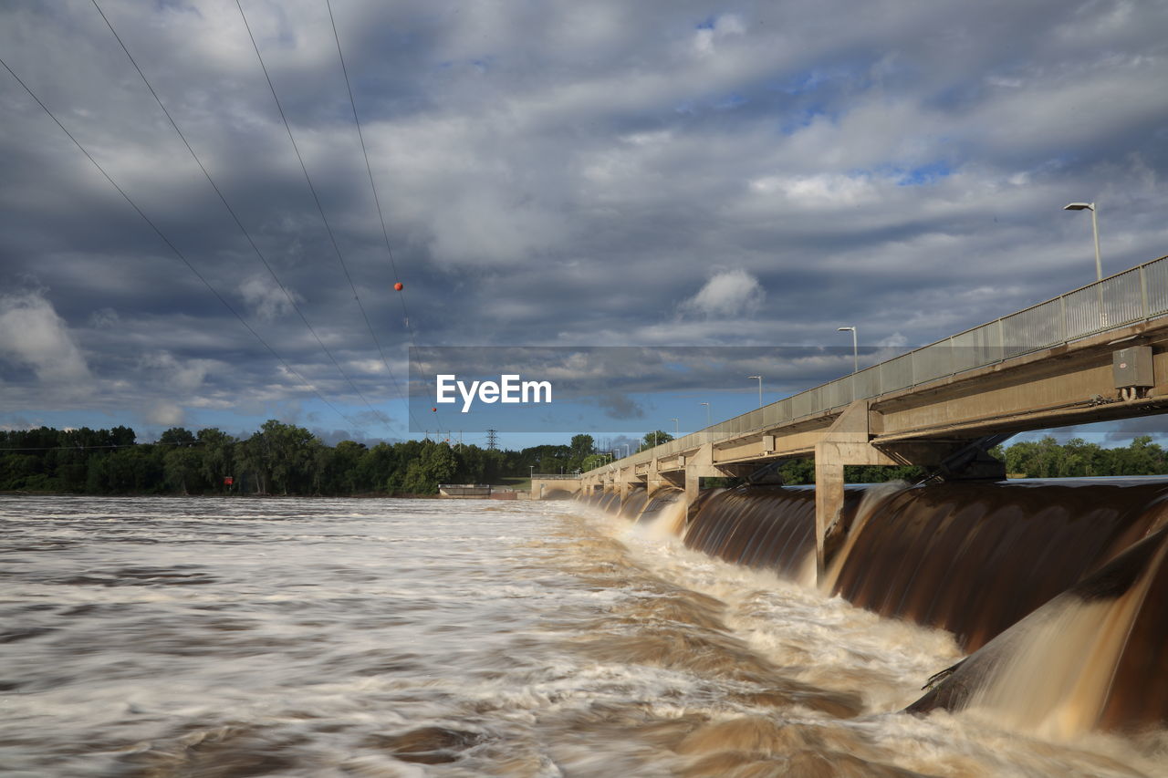 Coon rapids dam against cloudy sky