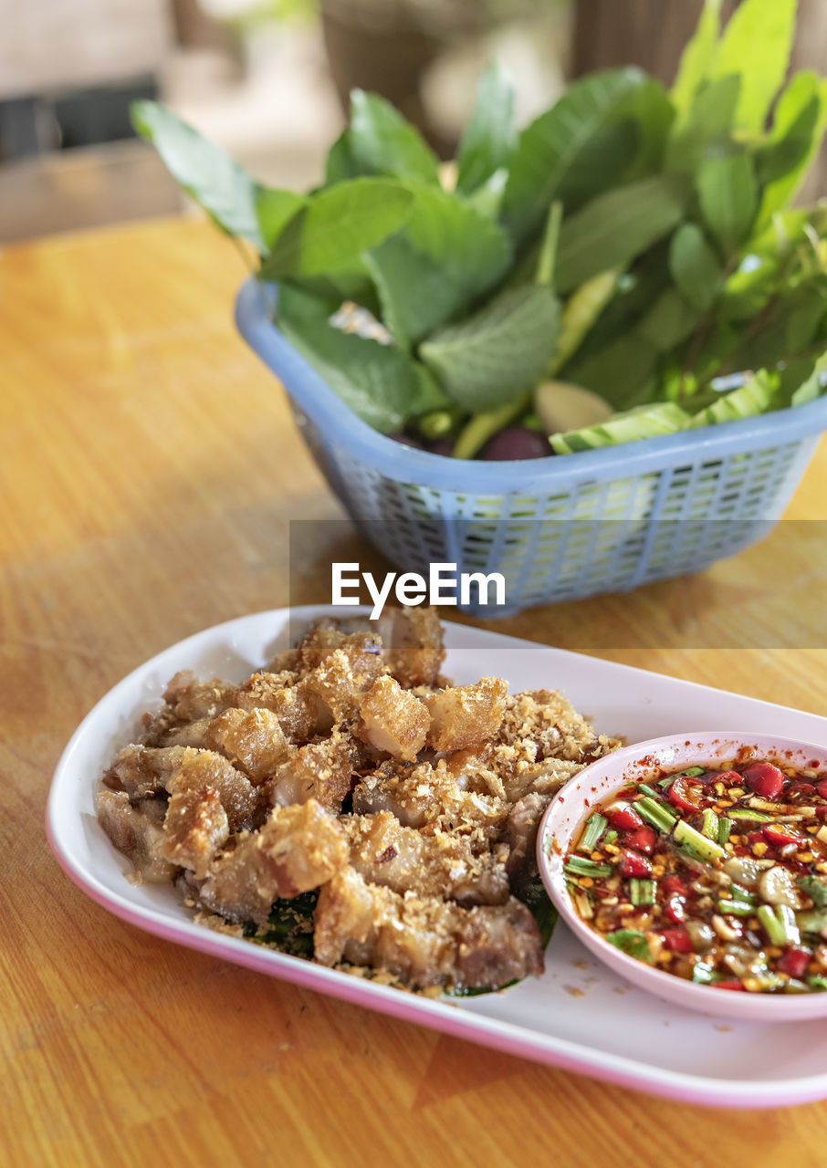 HIGH ANGLE VIEW OF MEAL SERVED IN PLATE