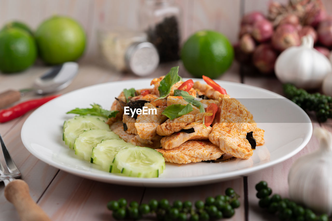 CLOSE-UP OF FOOD SERVED IN PLATE