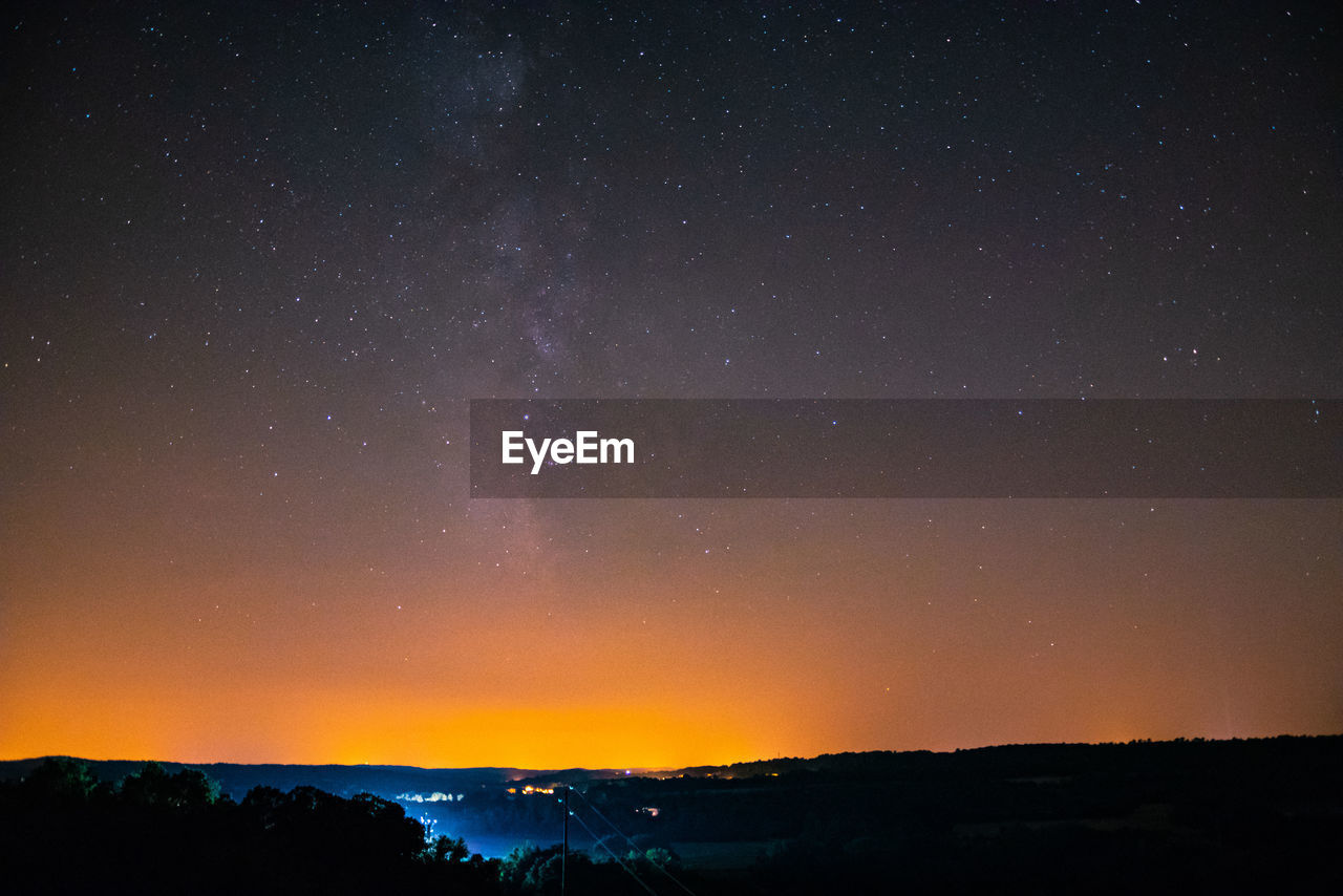 SCENIC VIEW OF SKY AT NIGHT