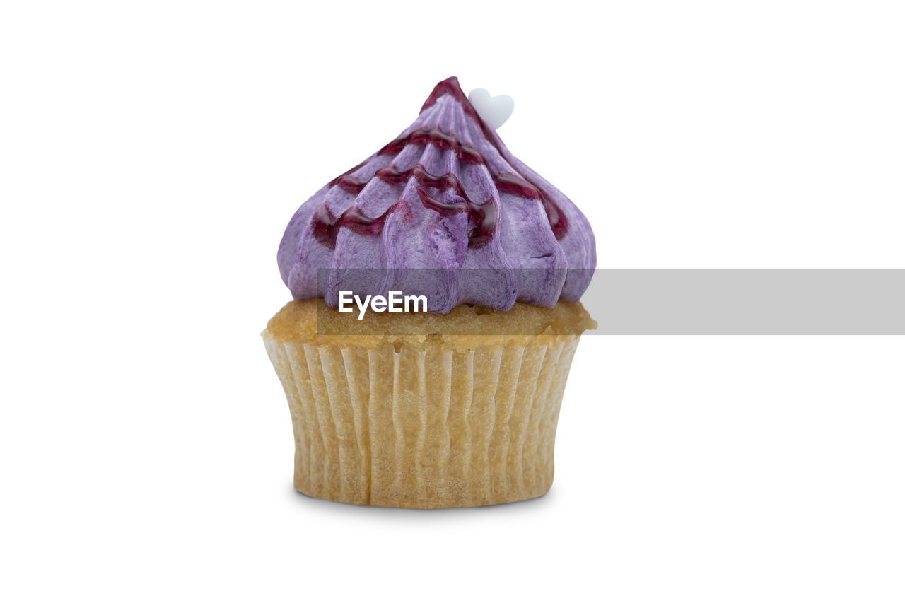 CLOSE-UP OF CAKE ON WHITE BACKGROUND