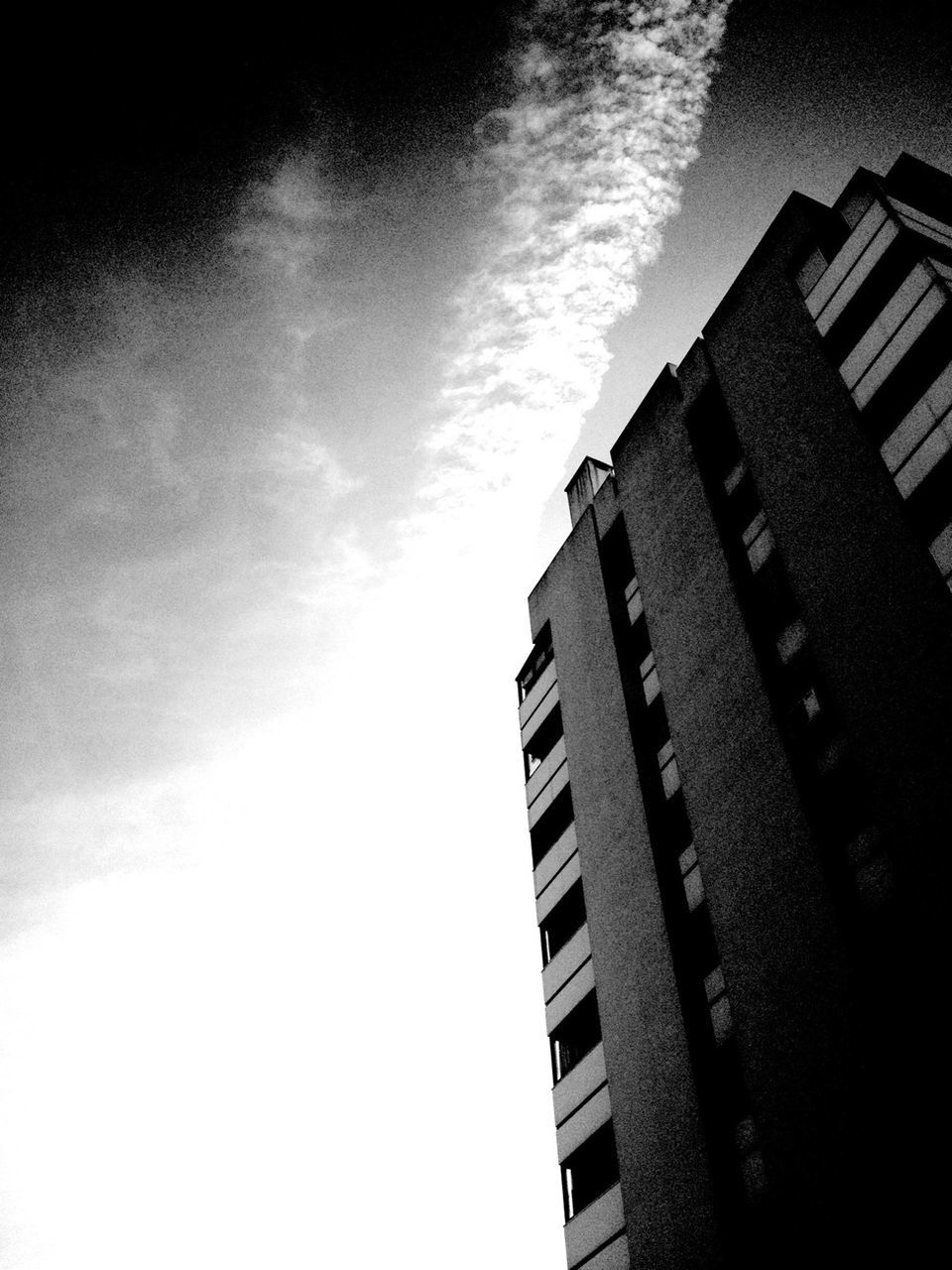 LOW ANGLE VIEW OF BUILDINGS AGAINST SKY