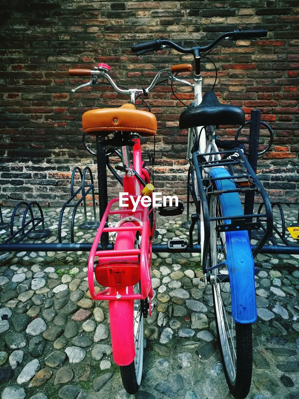 Love italy bologna bike bikes couple pink blue couple old tonw near 