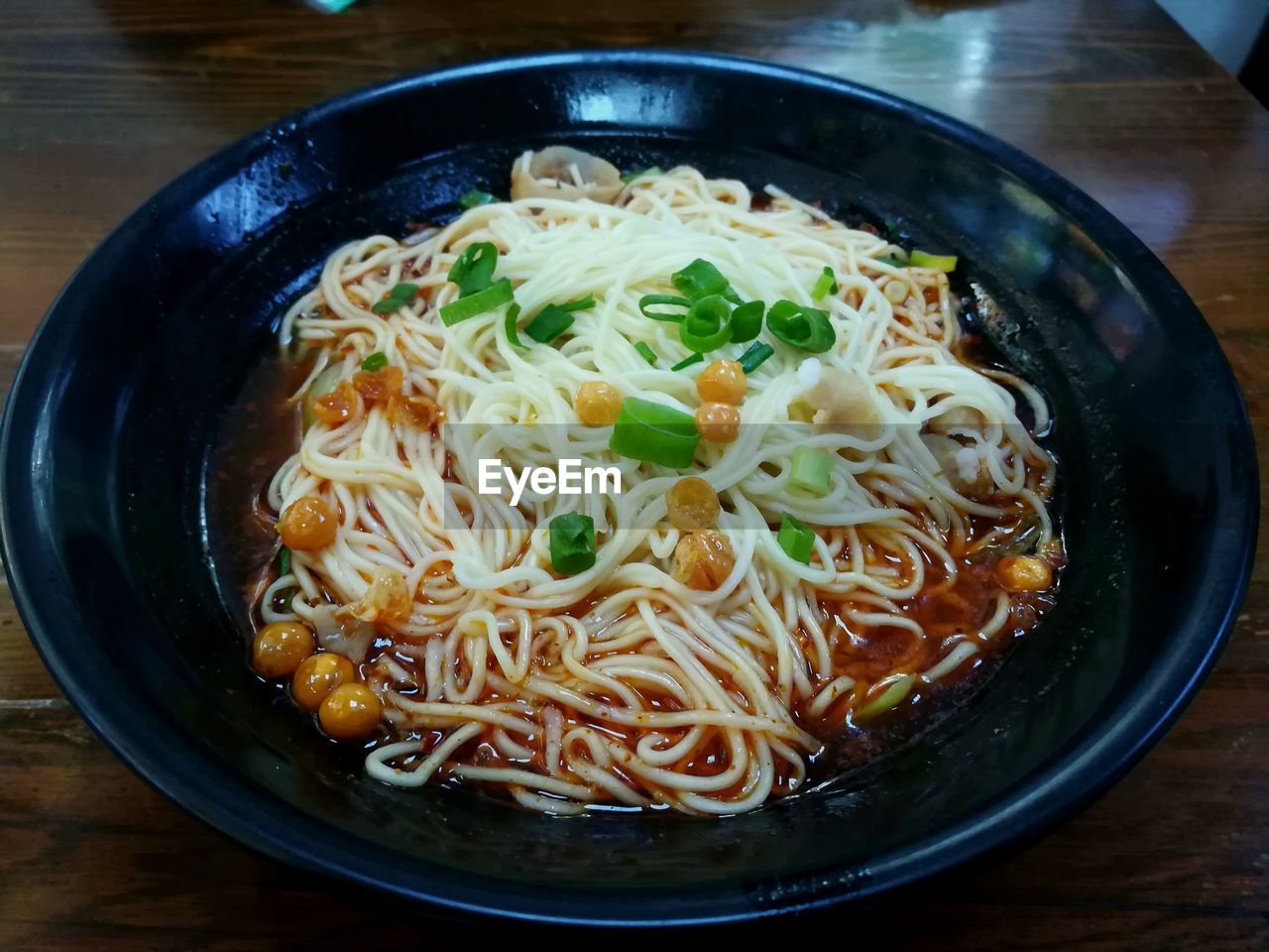 HIGH ANGLE VIEW OF PASTA IN BOWL