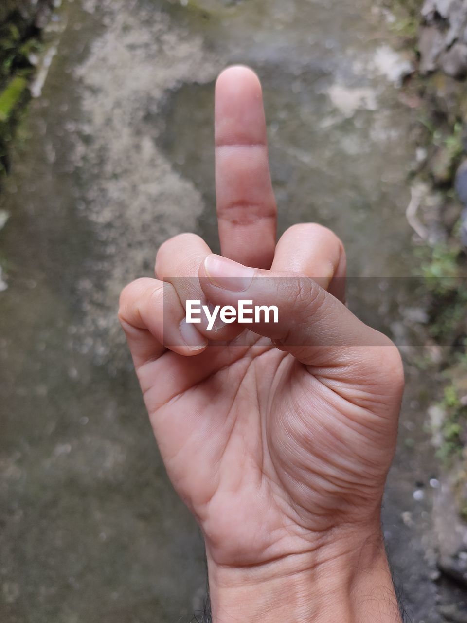 CLOSE-UP OF PERSON HAND ON HUMAN FINGER