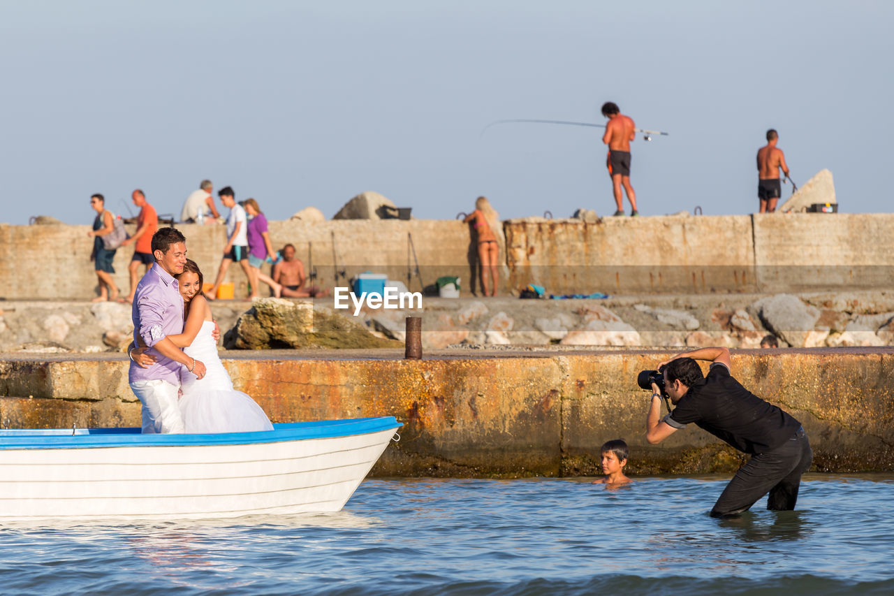 PEOPLE ON SHORE AGAINST SEA