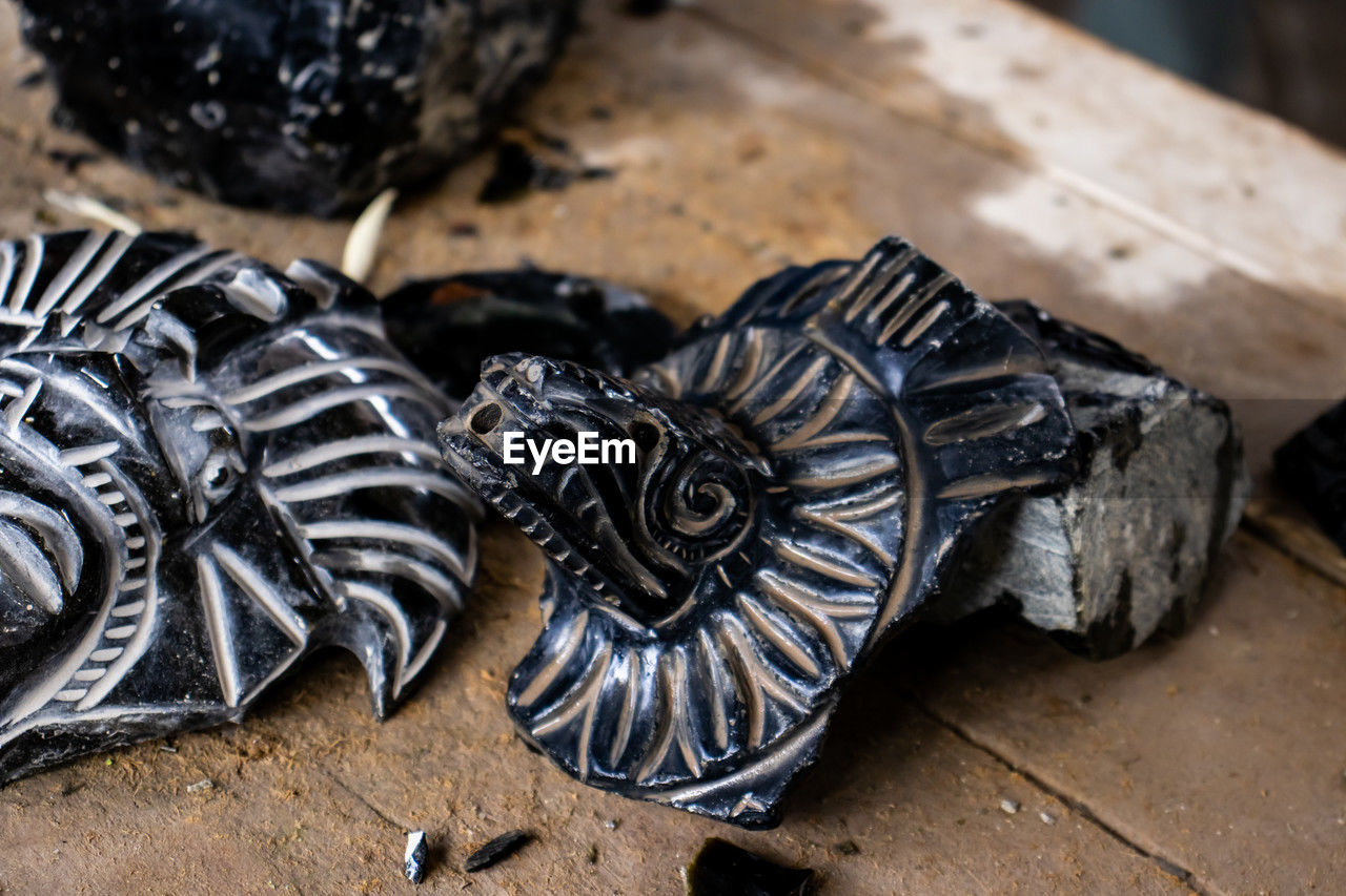 Elaboration of obsidian crafts at the teotihuacan archaeological site.