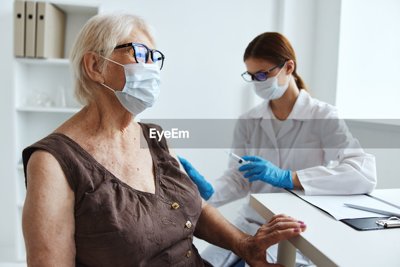 MIDSECTION OF WOMAN WORKING IN OFFICE