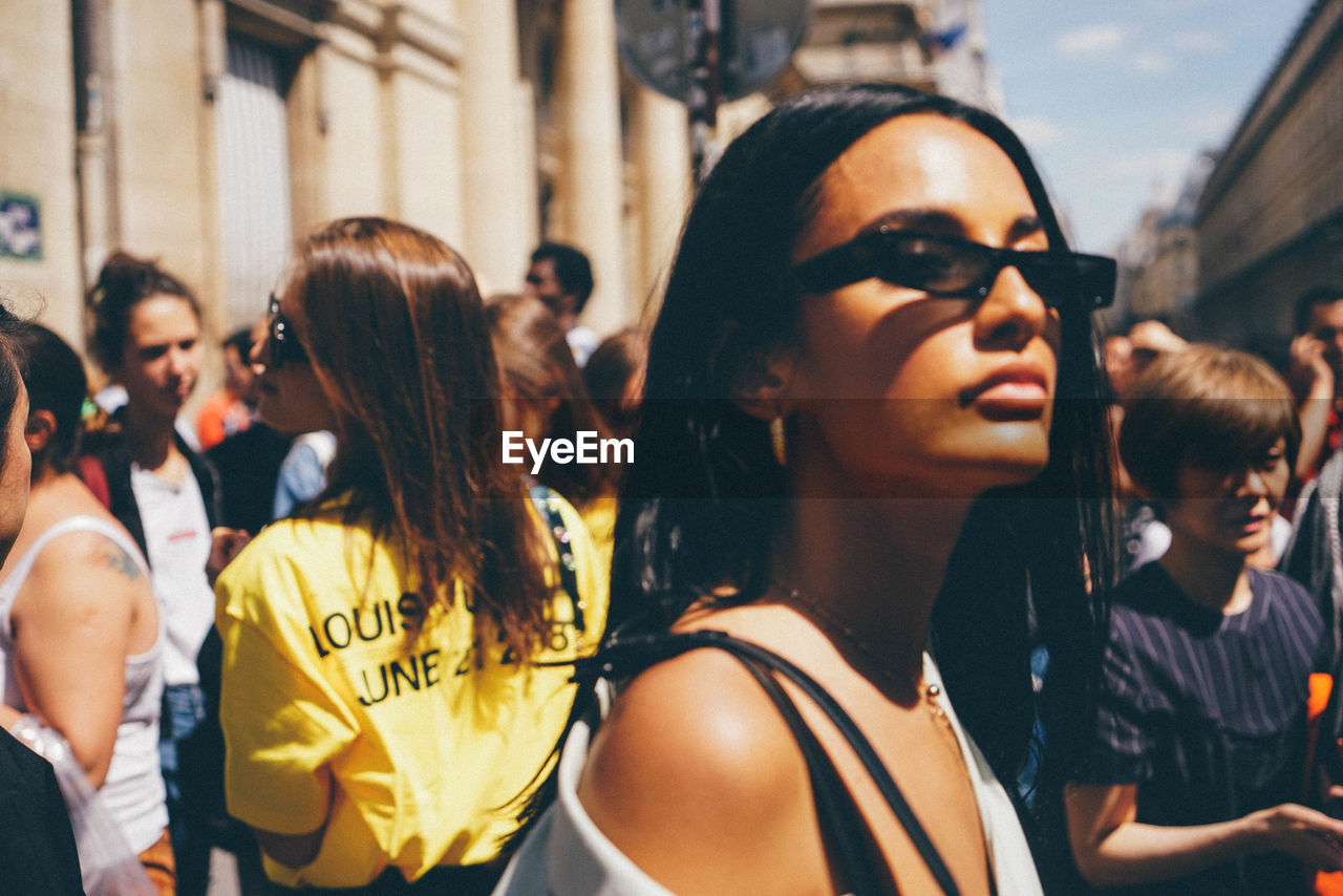 HIGH ANGLE VIEW OF PEOPLE ON SUNGLASSES